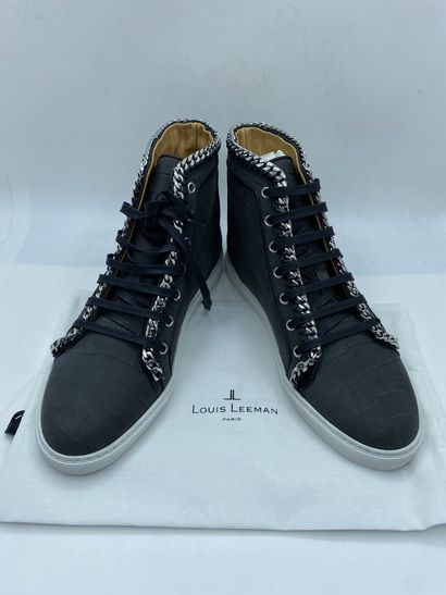 null LOUIS LEEMAN, Paire de sneakers modèle "High Top Sneaker with Metal Chain" noir,...