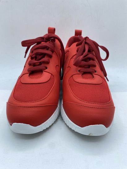 null PHILIPP PLEIN, Paire de sneakers modèle "Runner «Fine»" rouge, taille 41

Modèle...