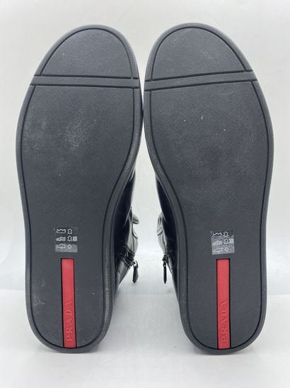 null PRADA, Pair of sneakers model "Vitello Vintag" black, size 8 (UK size is 42)

Fitting...