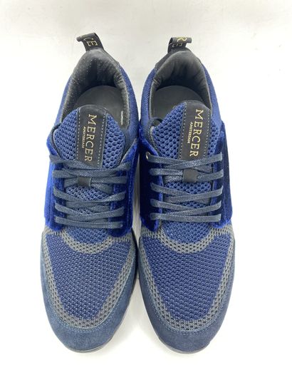 null MERCER, Pair of sneakers model "Waverly Men" blue, size 43

Fitting model (right...