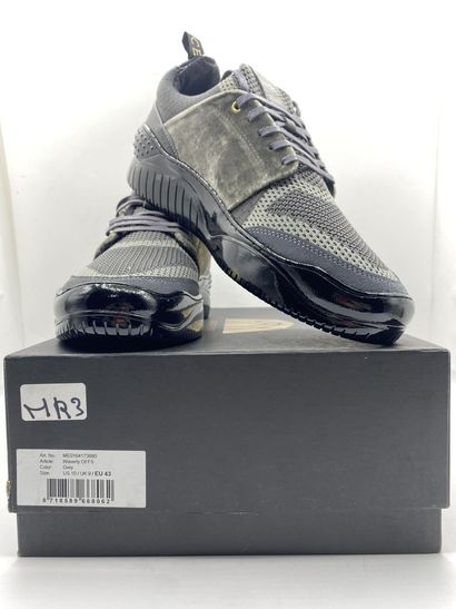 null MERCER, Paire de sneakers modèle "Waverly OFFS" noir et gris taille 43

Neuves...