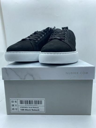 null NUBIKK, Paire de sneakers modèle "Scott Nubuck" noir, taille 45

Neuves dans...