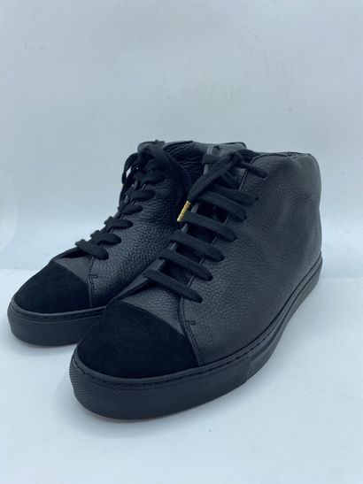 null LOUIS LEEMAN, Paire de sneakers modèle "High Top Sneaker" noir, taille 38

Modèle...