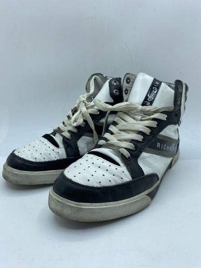 null RICHMOND, Paire de sneakers noires et blanches, taille 44

En l'état (usures,...