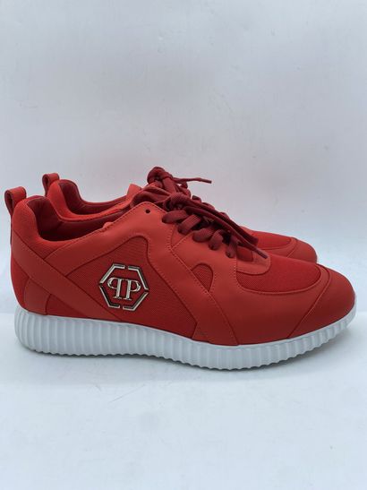 null PHILIPP PLEIN, Paire de sneakers modèle "Runner «Fine»" rouge, taille 44

Neuves...