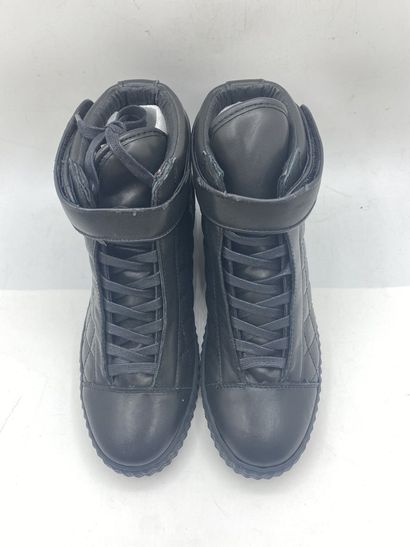 null SUSUDIO, Pair of sneakers model "DSSR002" black, size 39

Fitting model (accidents)...