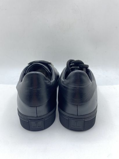  LOUIS LEEMAN, Paire de sneakers modèle "Low Top Sneaker" noir, taille 43 
Neuves...
