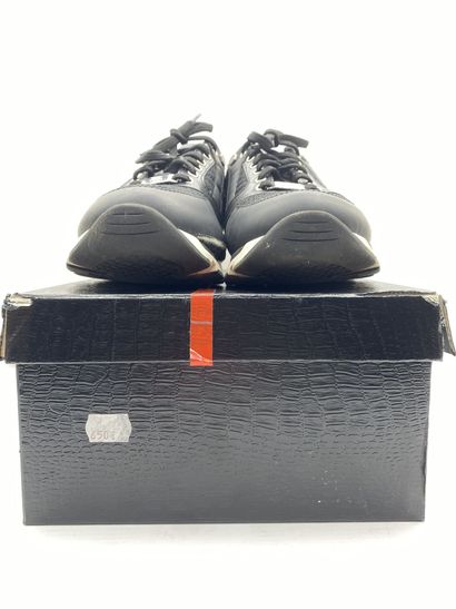 null PHILIPP PLEIN, Paire de sneakers noir, taille 44

En l'état dans sa boîte, vendu...