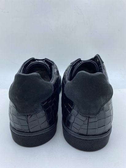 null MY BRAND EXCLUSIVE, Paire de sneakers modèle "Sahara Low Top" noir, taille 45

Modèle...
