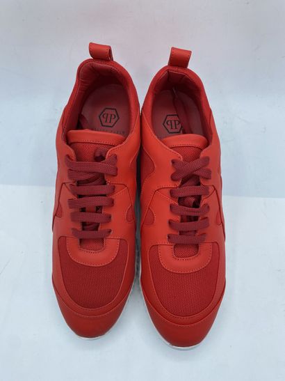 null PHILIPP PLEIN, Paire de sneakers modèle "Runner «Fine»" rouge, taille 41

Modèle...