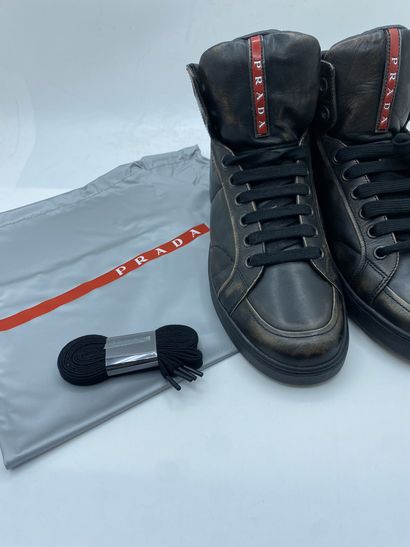 null PRADA, Pair of sneakers model "Vitello Vintag" black, size 8 (UK size is 42)

Fitting...