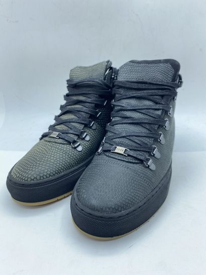 null NUBIKK, Pair of sneakers model "Jhay Cab Lizard" black, size 40

Fitting model...