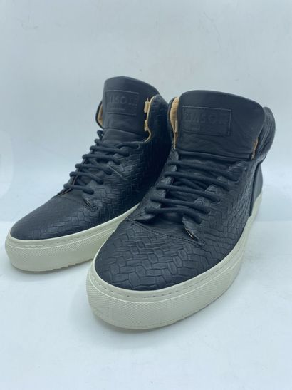 null MASON GARMENTS, Paire de sneakers modèle "Paloma Mid" noir, taille 40

Modèle...