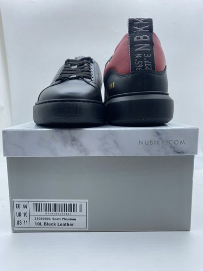 null NUBIKK, Paire de sneakers modèle "Scott Phantom" noir et rouge, taille 44

Neuves...