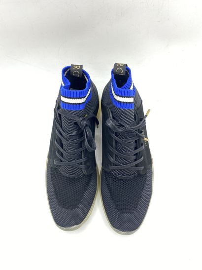 null MERCER, Paire de sneakers modèle "Wooster Sock" gris, noir et bleu, taille 42

Modèle...