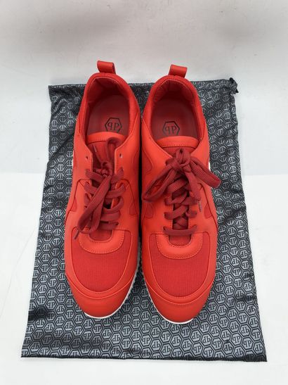 null PHILIPP PLEIN, Paire de sneakers modèle "Runner «Fine»" rouge, taille 44

Neuves...