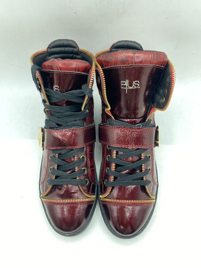 null PLUS FOOTWEAR, Pair of high top sneakers model "Skyline" red, size 39

Fitting...