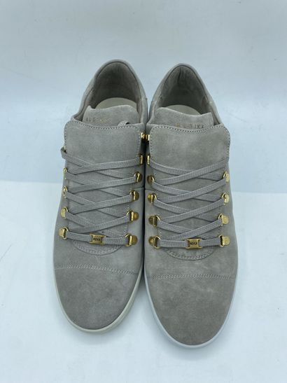 null NUBIKK, Paire de sneakers modèle "Yeye Suede (M)" gris, taille 43

Modèle d'essayage...