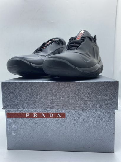 null PRADA, Paire de sneakers noir, taille 5 (taille UK soit 38 1/3)

Modèle d'essayage...