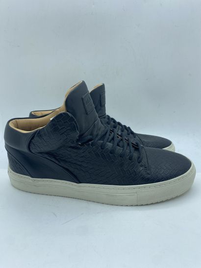 null MASON GARMENTS, Paire de sneakers modèle "Paloma Mid" noir, taille 40

Modèle...