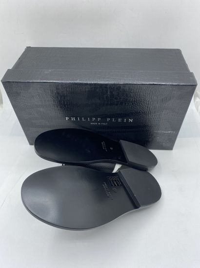 null Lot de 7 paires de sandales PHILIPP PLEIN modèles "Sandals Flat 'Sezanne'" et...