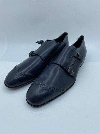 null VERSACE COLLECTION, Pair of dark blue suit shoes, size 44

Fitting model in...