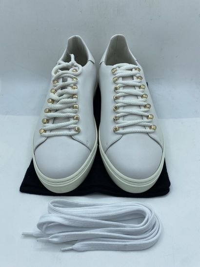 null LOUIS LEEMAN, Paire de sneakers modèle "Low Top Sneaker" blanc, taille 41

Modèle...