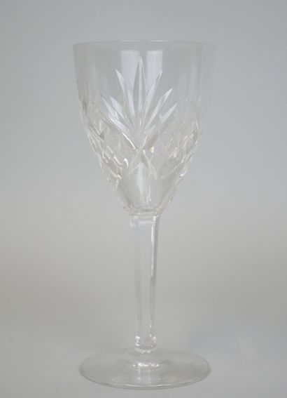 null SAINT-LOUIS

Partie de service de verre modèle "Chantilly" en cristal taillé...