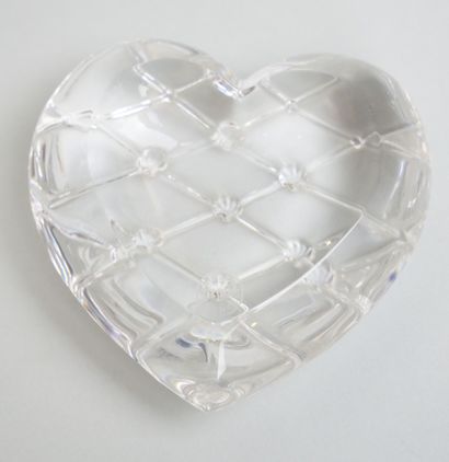 null SAINT LOUIS

Presse-papier de forme coeur en cristal 

Dimensions : 3 x 10 x...