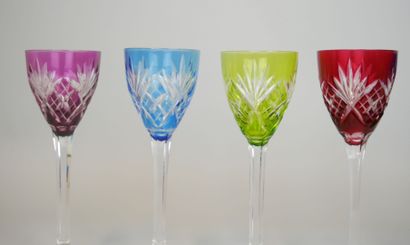 null SAINT-LOUIS

Ensemble de six verres à vin du Rhin modèle "Chantilly" en cristal...