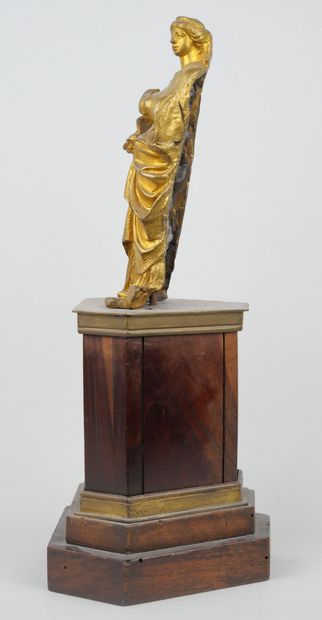 null Statuette in gilded bronze representing the Virgin and Child.

17th century...