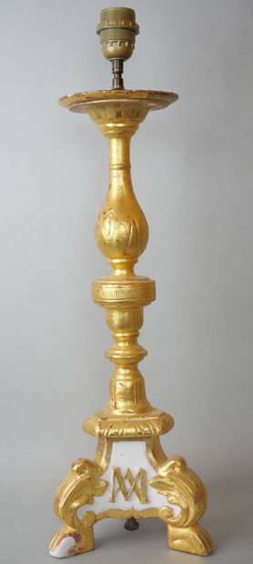 null Set of carved and partially gilded wood including two pedestals decorated with...