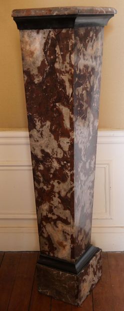 null Sheath in brown and black marble.

120 x 34 x 26 cm.



Expert : MB ART EXPERTISES...