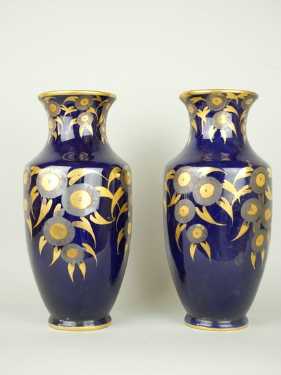 null LIMOGES

Pair of blue porcelain vases decorated with flowers painted in gold....