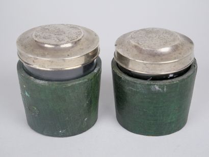 null Pair of small crystal jars, the mounts in silver (950/1000e). Weight : 40gr...