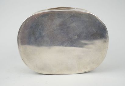 null Oval silver box, the lid set with a jadeite plate decorated with everyday objects.

China...