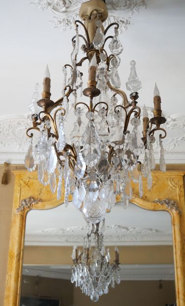 null Cage chandelier with six arms of light in gilded metal, decorated with alternating...