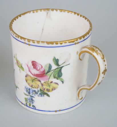 null Lot in porcelain, including: 

A Sèvres porcelain litron goblet and saucer....