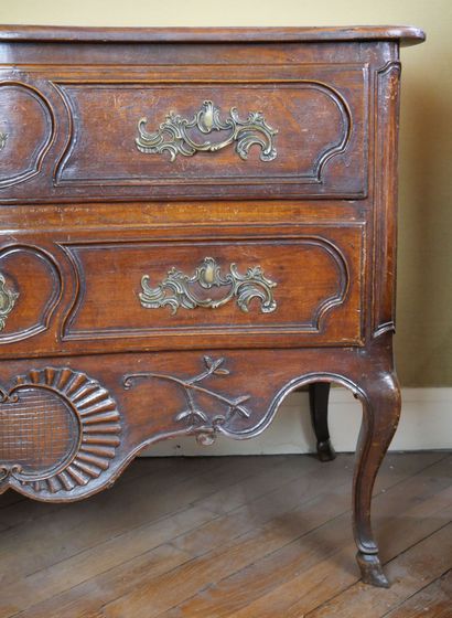 null Moulded and carved walnut chest of drawers, opening with two drawers on two...