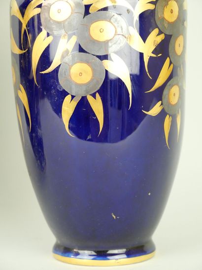 null LIMOGES

Pair of blue porcelain vases decorated with flowers painted in gold....