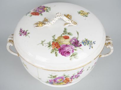null Limoges (manufacture of the Count of Artois):

Porcelain covered tureen with...