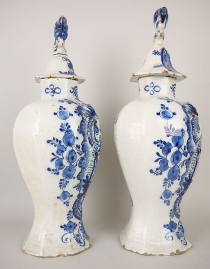 null DELFT :

Pair of covered earthenware vases decorated in blue monochrome with...