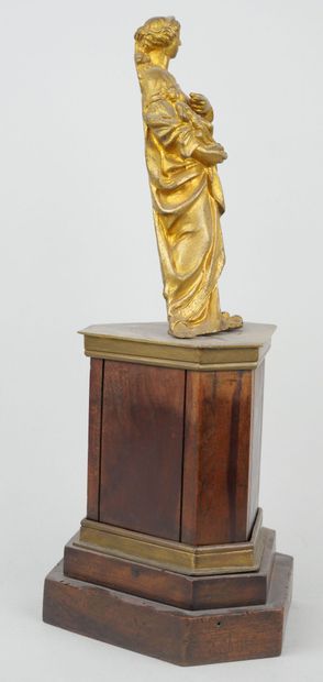null Statuette in gilded bronze representing the Virgin and Child.

17th century...