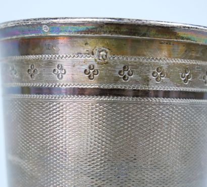 null Silver lot (950/1000e), including :

A straight tumbler with engraved decoration...