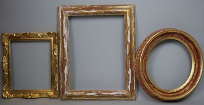 null Set of 5 rectangular frames and an oval frame in carved and gilded wood underlined...
