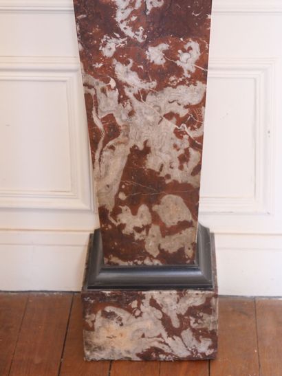 null Sheath in brown and black marble.

120 x 34 x 26 cm.



Expert : MB ART EXPERTISES...