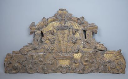 null Fronton of a mirror in carved and gilded wood, decorated with young Bacchus...
