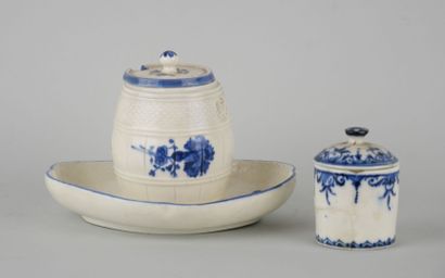 null CHANTILLY (soft porcelain):

Barrel mustard pot and its adherent display stand...