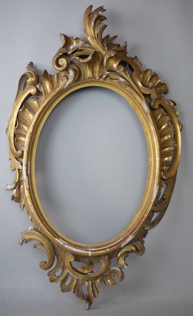 Lot of three frames in wood and gilded stucco...