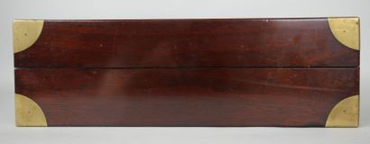 null Rectangular mahogany case with brass inlays.

Empire period.

(Missing its interior,...
